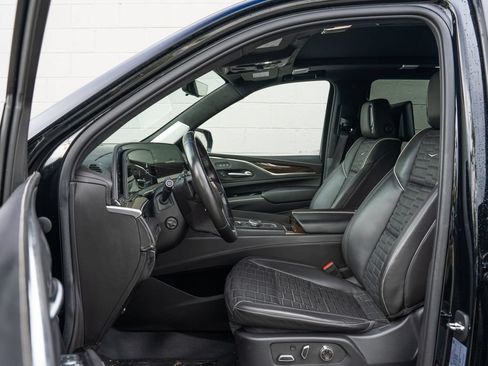 Used 2023 Cadillac Escalade Sport Platinum w/ Heavy-Duty Trailer Package AWD/4WD image 17