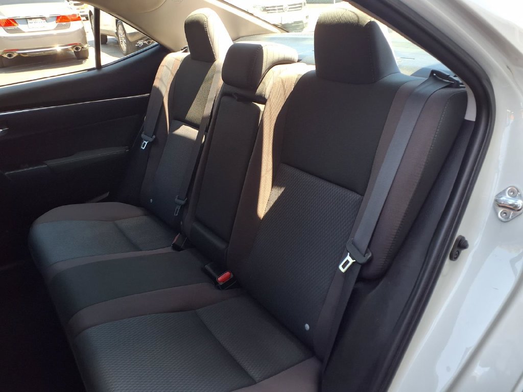 Used 2017 Toyota Corolla LE w/ Carpet Mat Package (TMS) FWD image 21