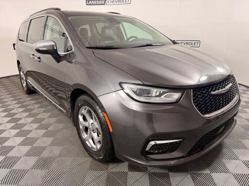 Used 2023 Chrysler Pacifica Limited FWD image 8