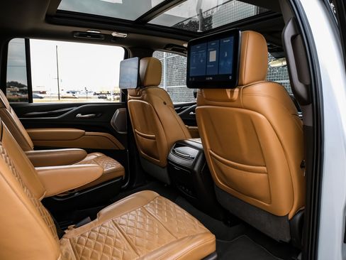 Used 2021 Cadillac Escalade ESV Sport w/ Driver Assist Tech Package image 32