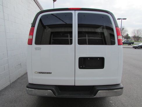 Used 2017 Chevrolet Express 3500 LT w/ LT Preferred Equipment Group RWD image 3