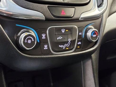 Used 2018 Chevrolet Equinox LT FWD image 23