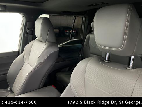 Used 2024 Lexus GX 550 w/ Accessory Package (Z1) AWD/4WD image 17