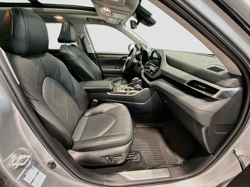 Certified 2022 Toyota Highlander Platinum AWD/4WD image 24