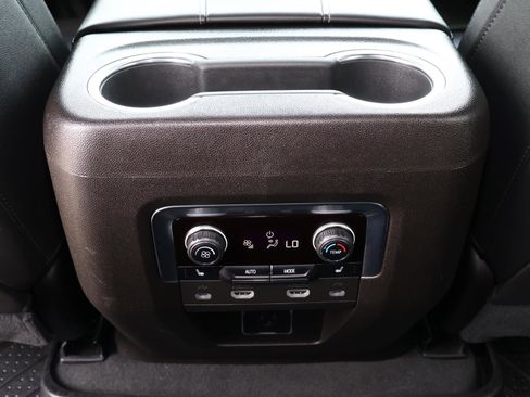 Used 2021 Chevrolet Tahoe Z71 w/ Luxury Package image 14