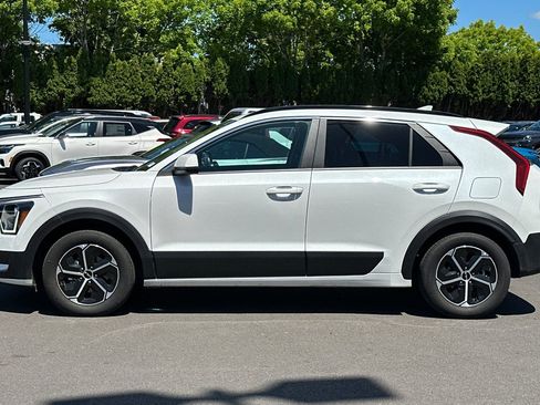 Certified 2025 Kia Niro LX FWD image 7