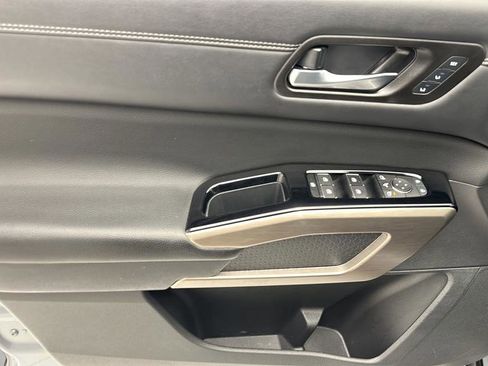 Used 2024 Nissan Pathfinder Platinum AWD/4WD image 18