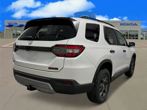 New 2025 Honda Pilot TrailSport image 8