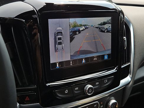 Used 2023 Chevrolet Traverse RS AWD/4WD image 19