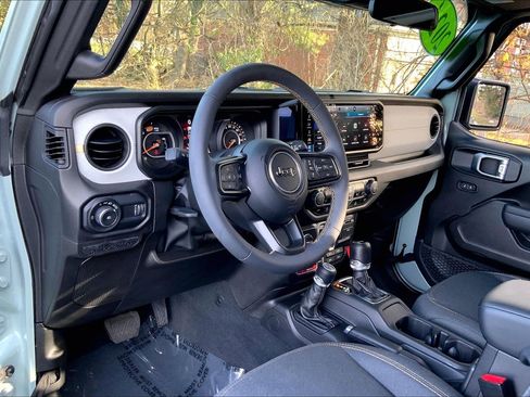 Certified 2024 Jeep Wrangler Willys image 13