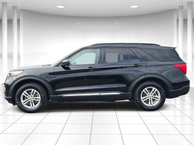 Used 2024 Ford Explorer XLT AWD/4WD image 2