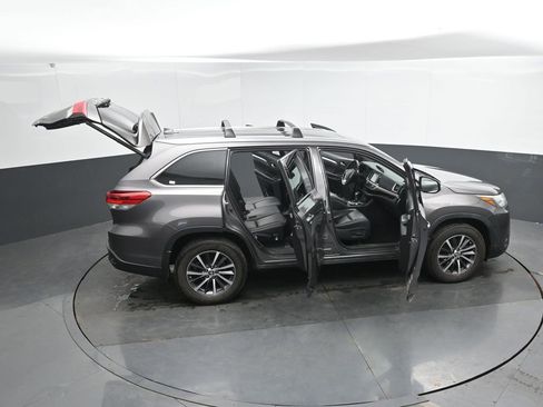 Used 2017 Toyota Highlander AWD V6 image 45