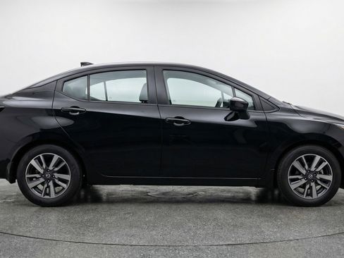 Used 2025 Nissan Versa SV FWD image 11