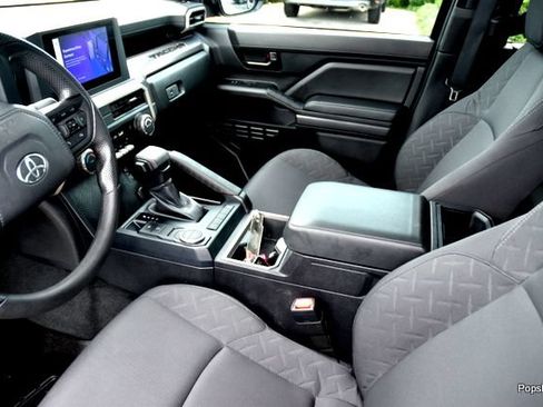 Used 2025 Toyota Tacoma SR5 RWD image 10