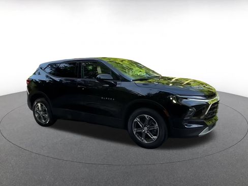 Used 2026 Chevrolet Blazer LT FWD image 2