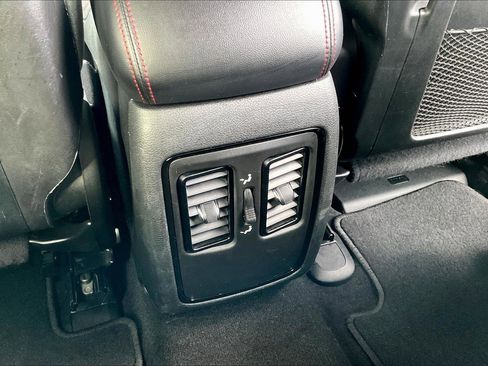 Used 2023 Dodge Durango GT image 33