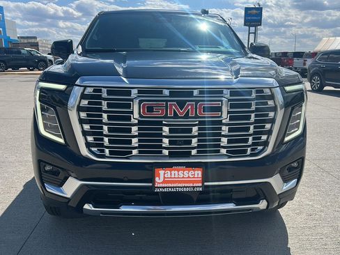 Used 2025 GMC Yukon XL Denali AWD/4WD image 3