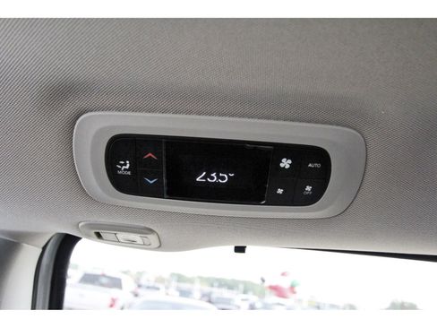 Used 2021 Chrysler Pacifica Limited w/ Uconnect Theater Family Group image 16