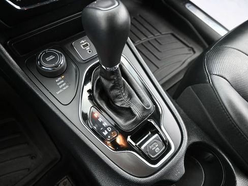 Used 2020 Jeep Cherokee Limited AWD/4WD image 28