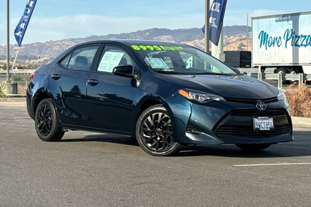 Used 2017 Toyota Corolla LE w/ Carpet Mat Package (TMS) FWD image 2