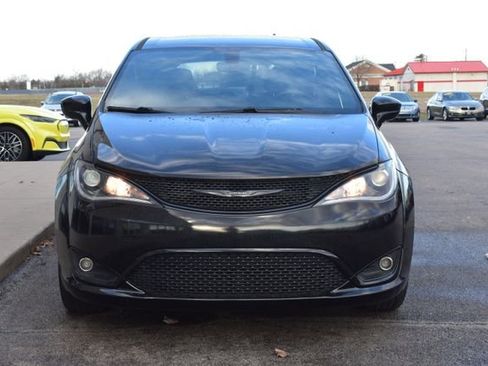 Used 2019 Chrysler Pacifica Touring Plus w/ S Appearance Package image 12