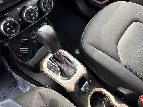 Used 2015 Jeep Renegade Latitude w/ Popular Equipment Group FWD image 25