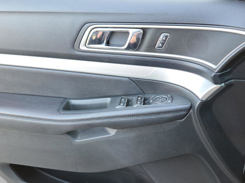 Used 2016 Ford Explorer XLT w/ Equipment Group 202A image 34