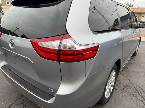Used 2015 Toyota Sienna LE image 12