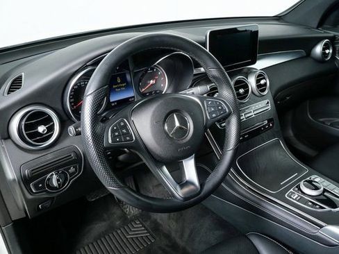 Used 2017 Mercedes-Benz GLC 300 image 4