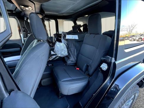 Used 2021 Jeep Wrangler Unlimited Sahara w/ Uconnect 4C Nav & Sound Group AWD/4WD image 22