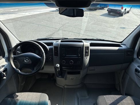 Used 2014 Mercedes-Benz Sprinter 2500 image 19