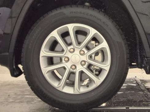 Used 2021 Jeep Grand Cherokee Laredo AWD/4WD image 11
