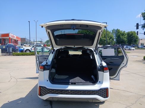 New 2026 Volkswagen Tiguan SE R-Line FWD image 21