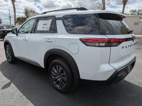 New 2026 Nissan Pathfinder SV image 6