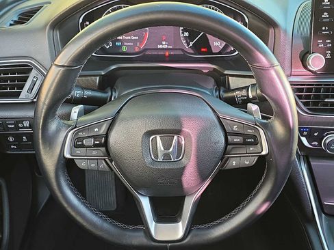 Used 2018 Honda Accord Touring image 19