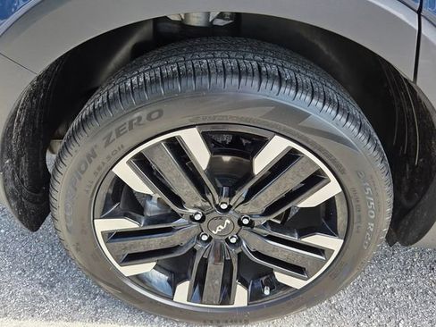 Used 2025 Kia Telluride SX w/ SX Captain's Chair Package FWD image 21