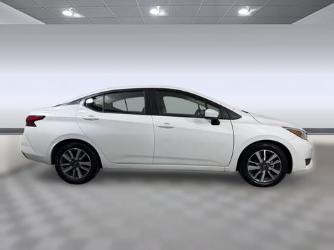 Used 2025 Nissan Versa SV FWD image 12