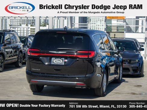 New 2025 Chrysler Pacifica Select image 6