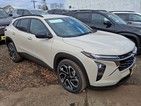 New 2026 Chevrolet Trax RS image 2