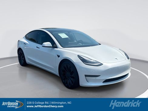 Used 2021 Tesla Model 3 Standard Range Plus RWD image 1
