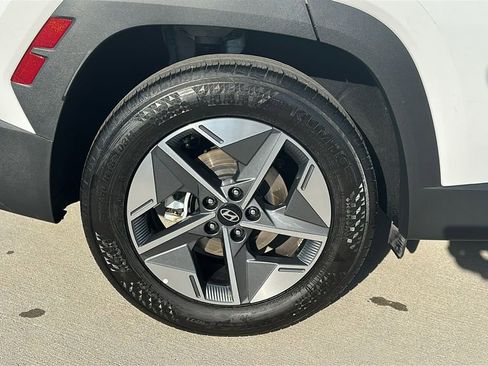 Used 2025 Hyundai Tucson SEL FWD image 16