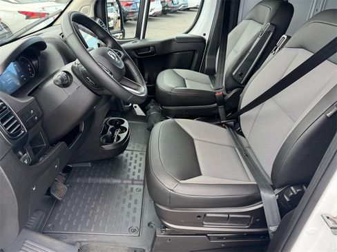 Used 2025 RAM ProMaster 2500 w/ Premium Convenience Group image 11