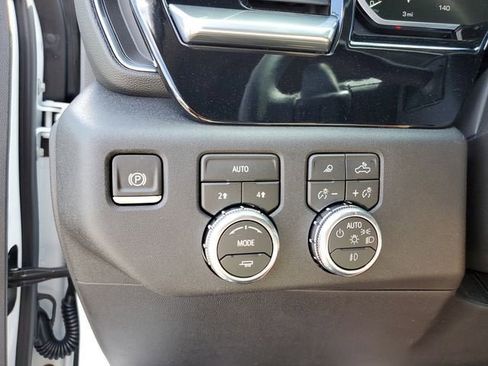 New 2026 GMC Sierra 1500 SLT image 32