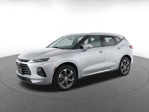 Used 2025 Chevrolet Blazer LT FWD image 3