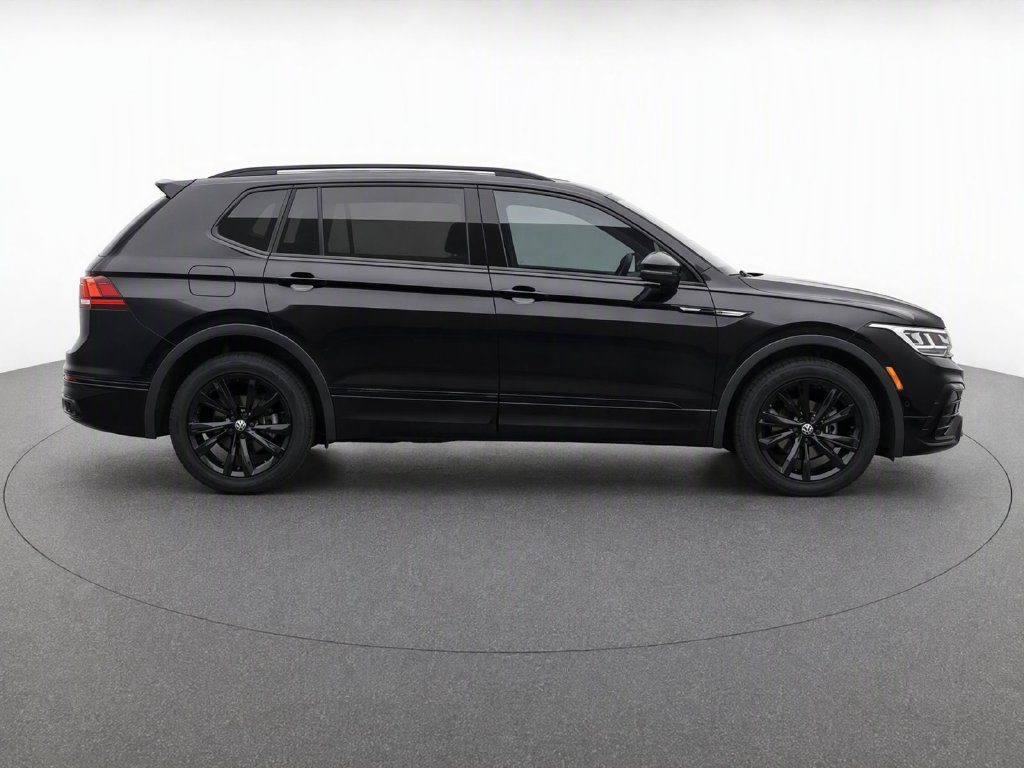 Used 2023 Volkswagen Tiguan SE R-Line FWD image 33