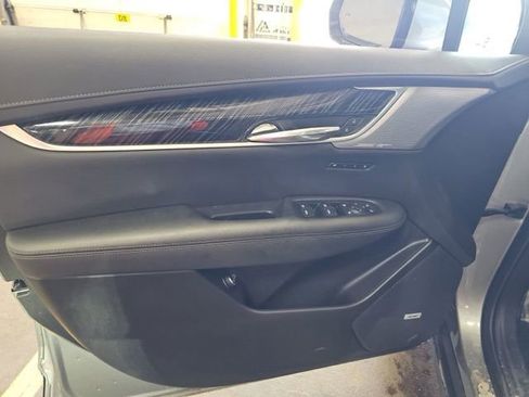 Used 2024 Cadillac XT6 Premium Luxury AWD/4WD image 15