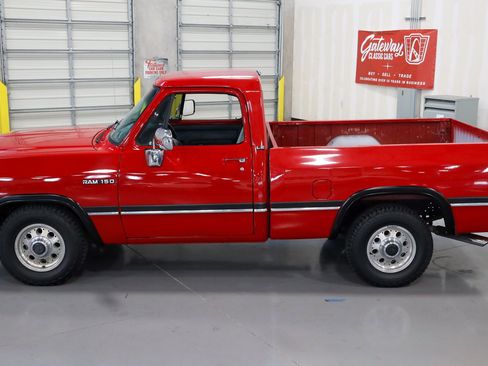 Used 1992 Dodge D/W Truck 150 RWD image 28