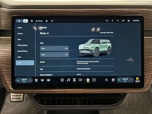 Used 2024 Rivian R1S Adventure AWD/4WD image 29