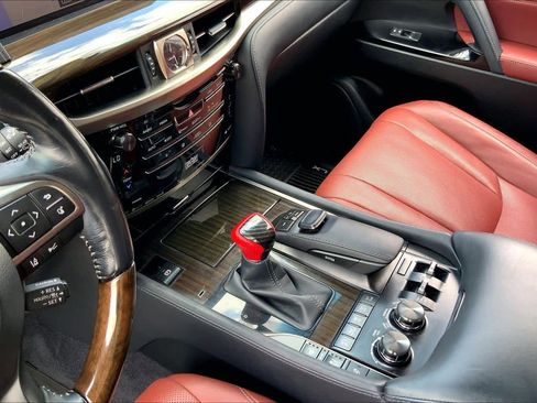 Used 2016 Lexus LX 570 4WD w/ Luxury Package image 16