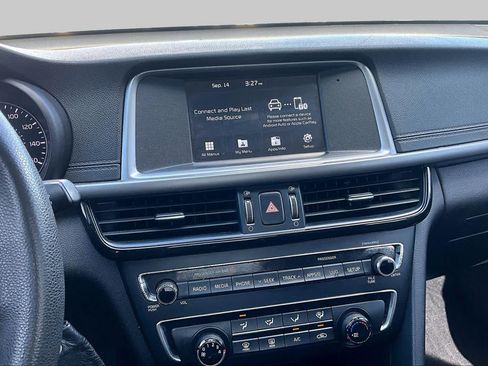 Used 2018 Kia Optima LX FWD image 7